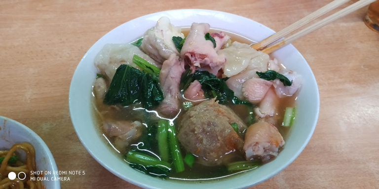 Cicipin Bakso Akung Yang Melegenda Di Bandung