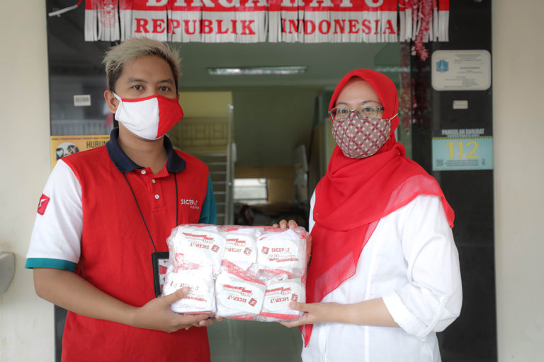 SiCepat Ekspres Bagikan 5000 Masker Ke Kelurahan Kebon Kelapa