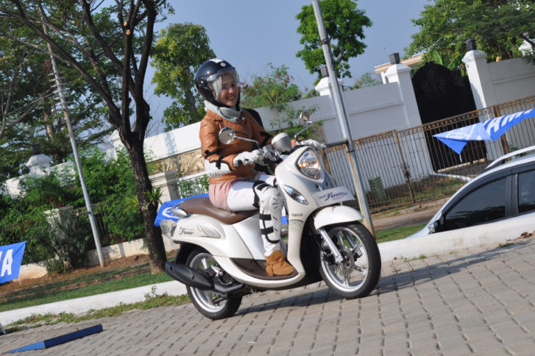 Hal Yang Diperhatikan Bagi Hijabers Sebelum Mengendarai Sepeda Motor