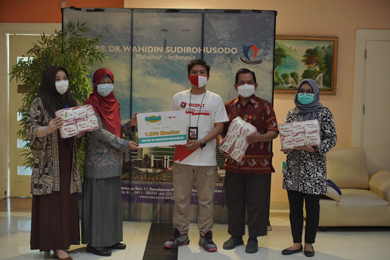 Sicepat Ekspres Bersama GEMAS Berikan 1300 Masker Ke RSUD Wahidin Makassar