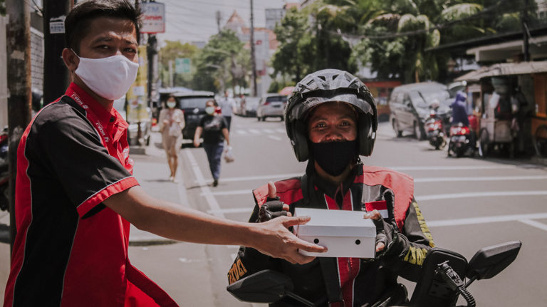 SiCepat Ekspres Berbagi Lebih Dari 8.500 Nasi Kotak Melalui Kegiatan Jumat Berkah