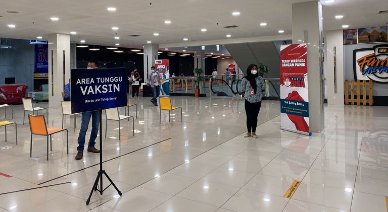 Vaksinasi Bersama Indonesia Pasti Bisa di DMall Depok