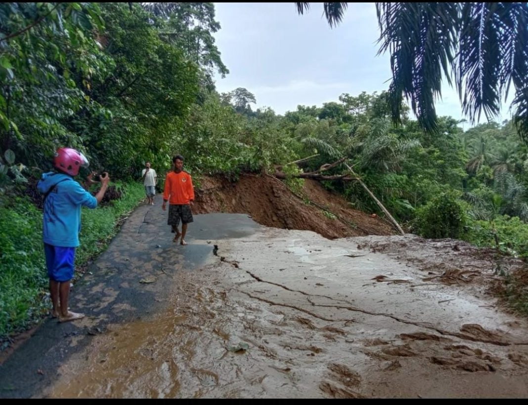 SiCepat Ekspres Beri Bantuan Korban Gempa Bumi Pasaman Barat