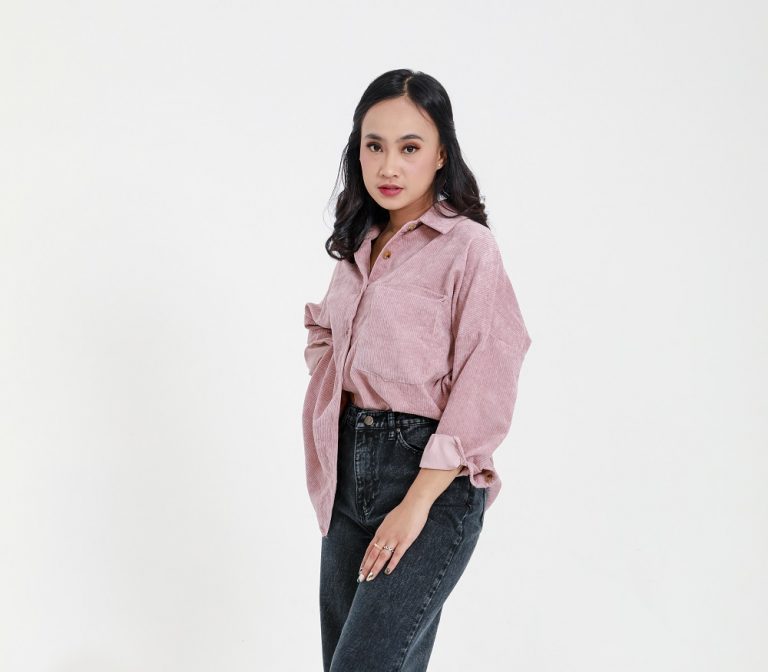 Semakin Trendy dengan Model Celana Jeans dan Kaos dari Esrocte