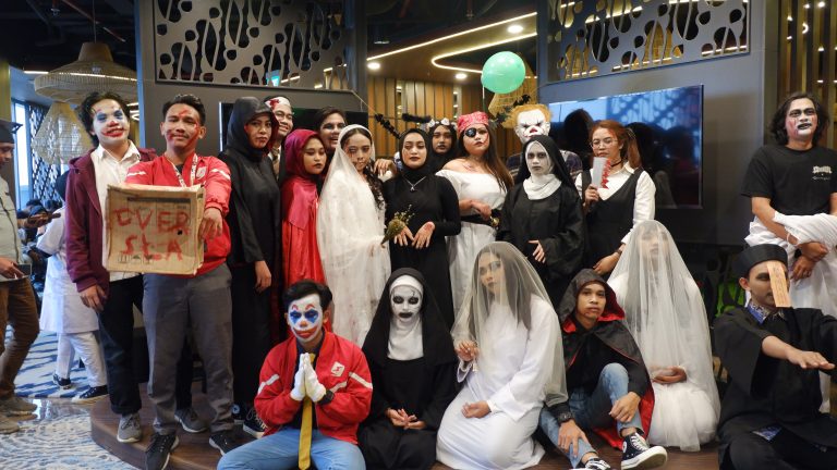 <strong></img>Lomba Kostum Menyeramkan, Ini Keseruan Karyawan SiCepat Rayakan Halloween</strong>