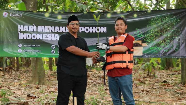 SiCepat Ekspres Gandeng Banksasuci Tanam Pohon Mangrove di Bantaran Sungai Cisadane