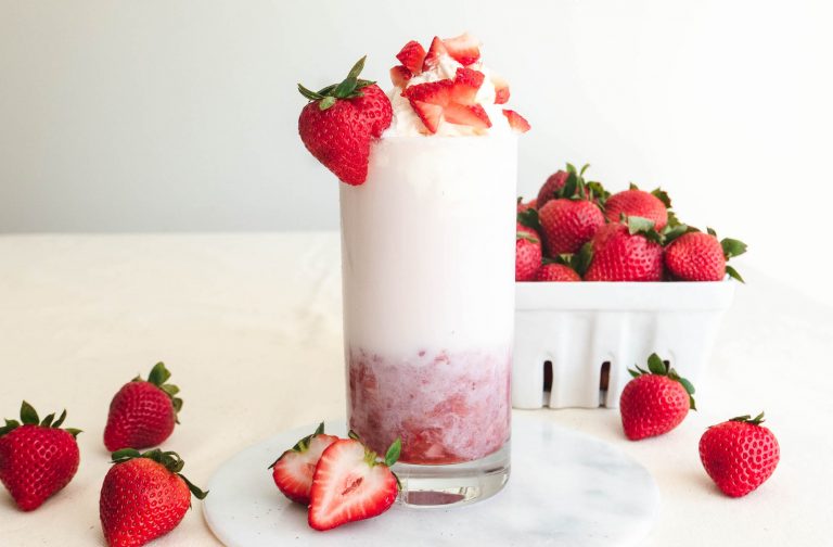 Temani Buat Nonton Drakor, Ini Dia Resep Korean Strawberry Milk yang Menyegarkan