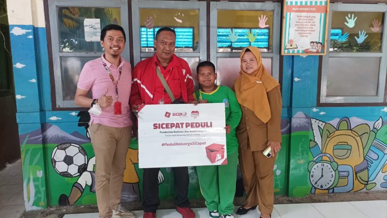 SiCepat Ekspres Berikan Bantuan Alat Dengar untuk Keluarga Karyawan