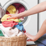 Tips Menjaga Pakaian Agar Tidak Lembab dan Rusak Saat Musim Hujan