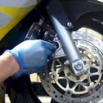 Ini Penyebab Rem Motor Bunyi Berdecit