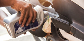 Jangan Sampai Telat Ganti Oli Motor! Ini Dia Efeknya