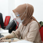 Pentingnya Pakai Masker dan Face Shield Di Kantor