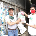 SiCepat Syariah Beri Bantuan 50 Paket Sembako Ke Warga Sekitar Terdampak Covid