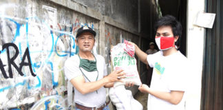 SiCepat Syariah Beri Bantuan 50 Paket Sembako Ke Warga Sekitar Terdampak Covid