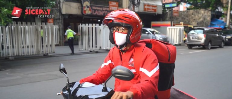 Cerita Kurir SiGesit Bertahan di Tengah Pandemi Cerita Kurir SiGesit Bertahan di Tengah Pandemi