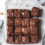 Kuliner Hits Fudgy Brownies, Si Coklat dengan Topping Unik