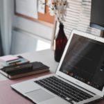 Cara Tepat Membersihkan Layar Laptop