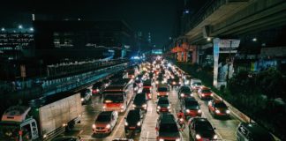 Cara Menjaga Jarak Aman Saat Mengemudi