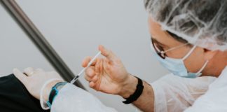 Efek Samping Penyuntikan Dua Jenis Vaksin COVID-19