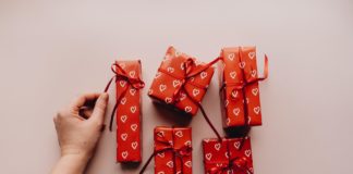 Tips Membungkus Paket Agar Lebih Menarik