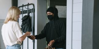 Tips Menerima Paket di Tengah Pandemi