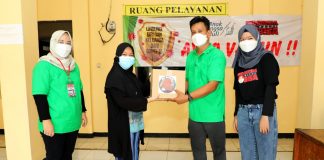 #Indonesiapastibisa Bagikan Sembako Untuk Vaksinasi Merdeka Desa Cibuntu