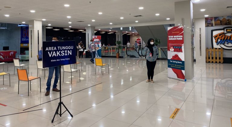 Vaksinasi Bersama Indonesia Pasti Bisa di DMall Depok