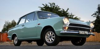 Intip Koleksi Mobil Klasik Milik Arief Muhammad