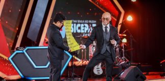 Deddy Corbuzier Kembali Melakukan Aksi Sulap di Gala Night SiCepat Ekspres