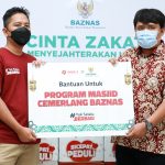 SiCepat Ekspres Salurkan Bantuan Program Masjid Cemerlang dan Memberikan Gratis Pengiriman Paket Ramadan ke 3 Provinsi