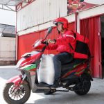 Pakai Motor Listrik Volta, Kurir SiGesit Rasakan Kemudahan dalam Kirim Paket Kurir SiGesit