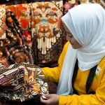Tampil Lebih Stylish untuk Rayakan Hari Batik Nasional dengan 3 Brand Lokal Ini! Hari Batik Nasional
