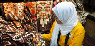 Tampil Lebih Stylish untuk Rayakan Hari Batik Nasional dengan 3 Brand Lokal Ini! Hari Batik Nasional