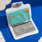 Suka Berpenampilan Minimalis? Yuk, Coba Pilihan Produk Card Holder dari Ennwen Online Store