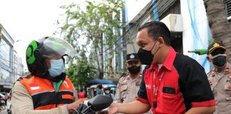 Berbagi Berkah Ramadhan, SiCepat Ekspres Bagikan Takjil Gratis untuk Warga Sekitar Jabodetabek