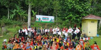 Kolaborasi SiCepat Ekspres bersama ISBANBAN Foundation Berikan Edukasi Lingkungan Sejak Dini Melalui Penanaman Pohon